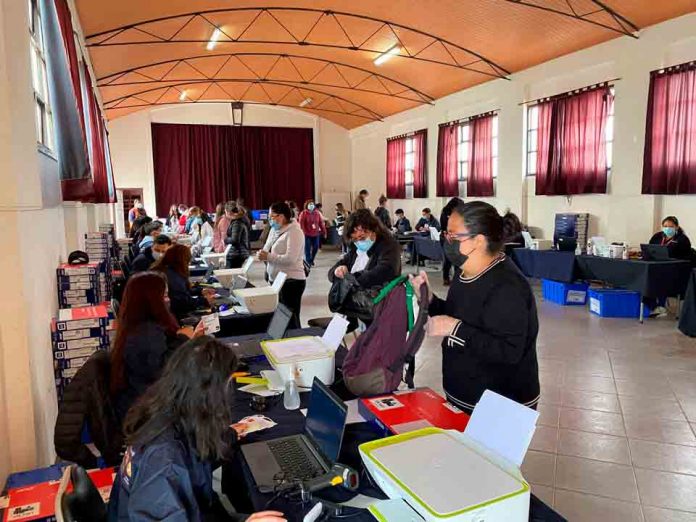 Entregan computadores portátiles con conectividad a estudiantes del territorio Coquimbo – Andacollo