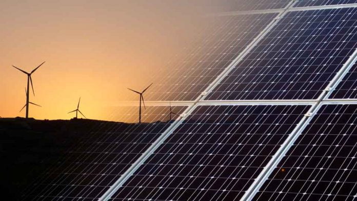 AES Chile e INACAP suscriben convenio para potenciar Formación Técnico Profesional en energías renovables
