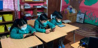 No tenían conexión ni señal: estudiantes de Pirihueico acceden a internet de calidad gracias a antena satelital