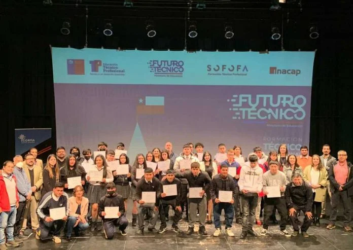 Certifican a 86 estudiantes de tres Liceos del Biobío en Programas de Alternancia