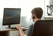 Colaboradores de Bci realizan mentorías a estudiantes para que desarrollen su Talento Digital