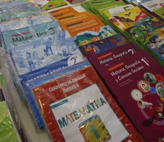 Mineduc instruye a colegios a reutilizar textos escolares para el 2023