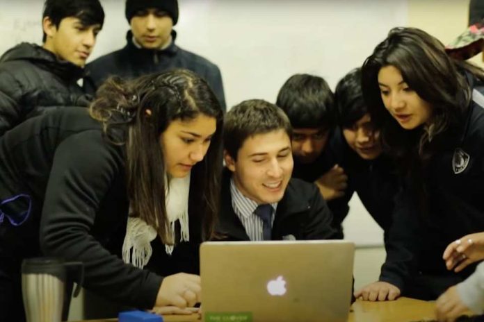 Transformando la educación desde la sala de clases Enseña Chile hace el último llamado para postular a su programa de formación 2023
