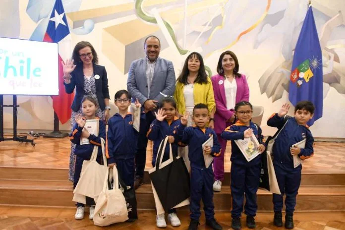 Red “Por un Chile que Lee” une a organizaciones públicas y privadas para incentivar la lectura en niños y niñas durante el verano