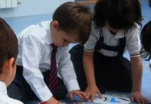 Vuelta a clases: ¿Cómo lavar correctamente los uniformes escolares? Desde voltear el uniforme hasta elegir la temperatura adecuada para lavar, son algunos de los consejos recomendados para comenzar del mejor modo el año escolar 2023.