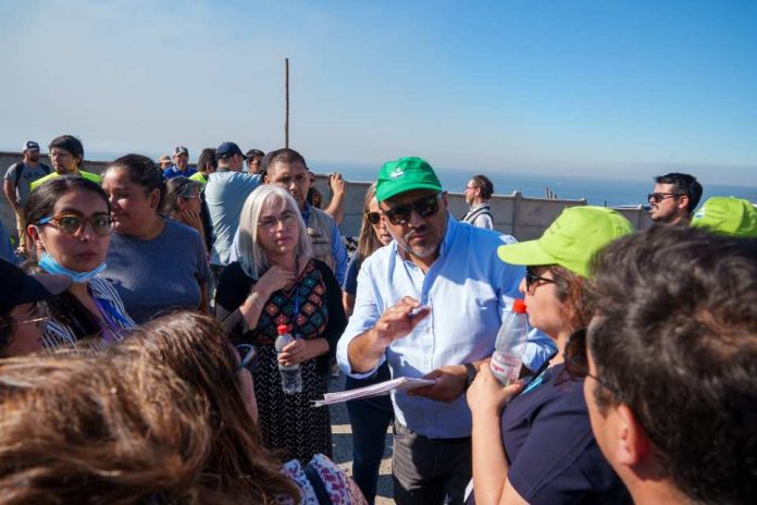 Ministro Ávila visita localidades afectadas por incendios forestales en Región del Biobío