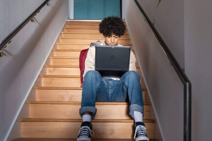 Una nueva investigación global de Microsoft muestra los riesgos en línea y el valor de las herramientas de seguridad para mantener a los niños a salvo en el entorno digital Una nueva investigación global de Microsoft muestra los riesgos en línea y el valor de las herramientas de seguridad para mantener a los niños a salvo en el entorno digital