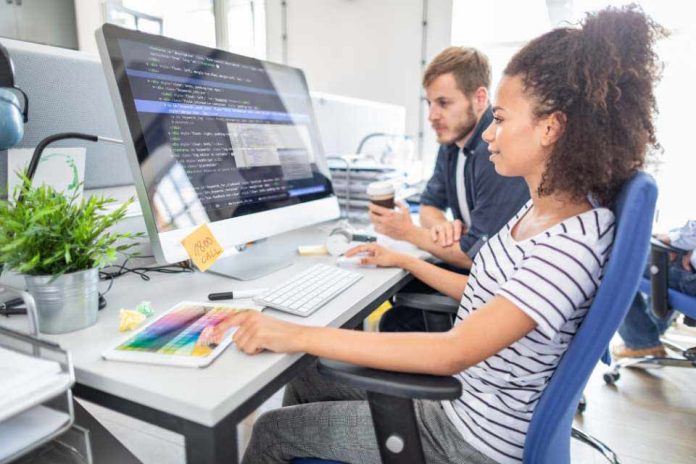Inicio año académico: Escuela de programación ofrece becas para financiar la formación TI en Chile