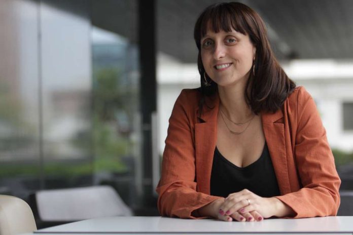 Rompiendo barreras cuando las mujeres encabezan el mundo laboral en educación Rompiendo barreras: cuando las mujeres encabezan el mundo laboral en Educación