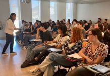 Rubilar reúne a autoridades de salud para video de saludo a estudiantes de Medicina