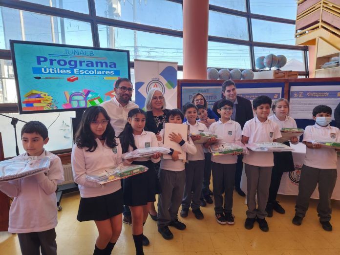 Comenzó la entrega de útiles escolares a más de 2 millones de estudiantes en todo el país