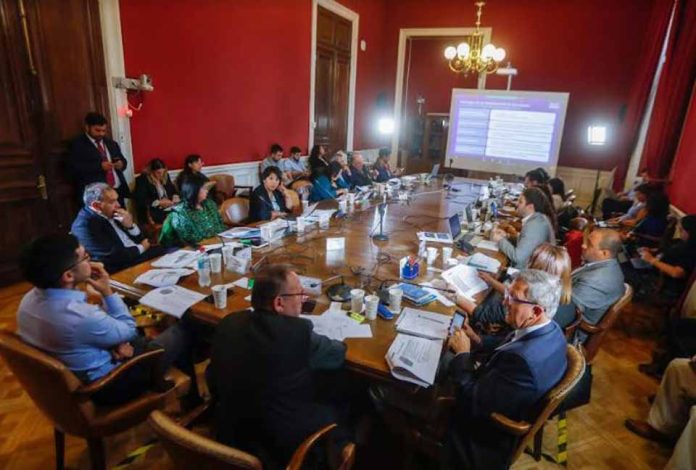 Mineduc presenta las metas del Plan de Reactivación Educativa en el Congreso