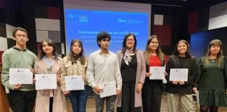 Reconocen a estudiantes de pedagogía por su trabajo como tutores educativos