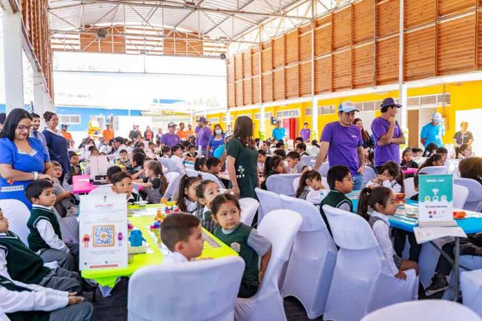 Tres mil vecinos de Sierra Gorda ya cuentan con conexión gratuita a internet Tres mil vecinos de Sierra Gorda ya cuentan con conexión gratuita a internet