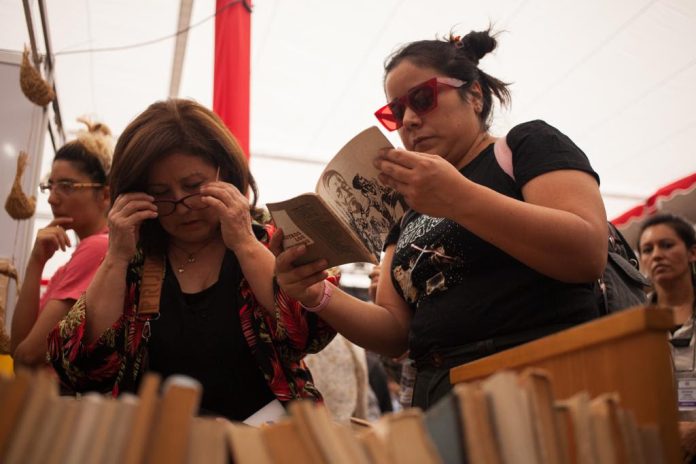 Último fin de semana de la Feria Internacional del Libro en Recoleta con Gabriel Salazar, Manuel Antonio Garretón, Faride Zerán, Manuel García y Roberto Bravo entre otros