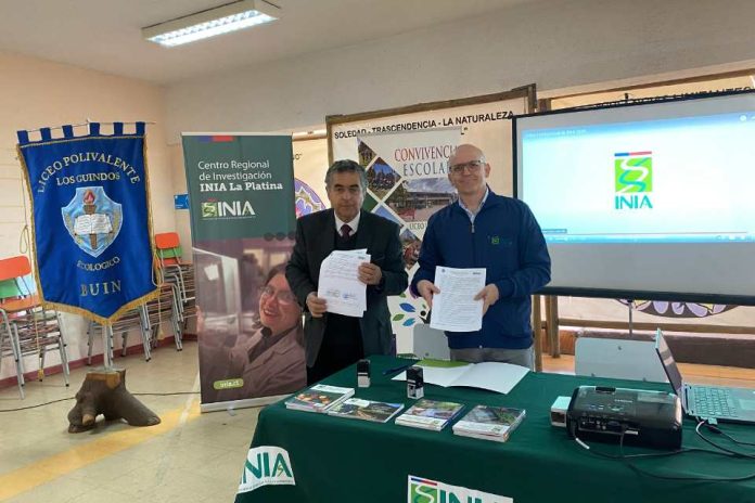 INIA La Platina firma convenio de colaboración con liceo agrícola de Buin