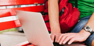 Acceso a internet en Chile: Impulso a la educación y desafíos Pendientes