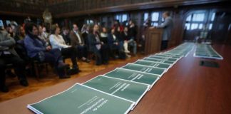 Ministro de Educación recibe informe del Consejo para la Reactivación Educativa con propuestas para fortalecer la salud mental, los aprendizajes y la asistencia a clases