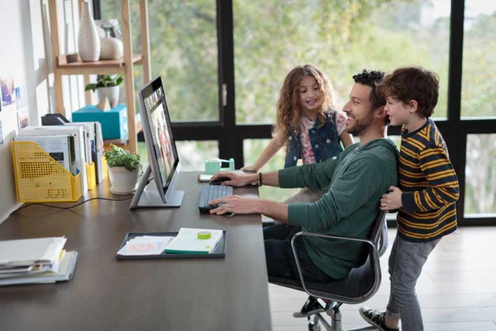 Estudio de HP revela el impacto de la crisis climática en las decisiones de los padres sobre el consumo, la educación de sus hijos, y el tamaño de la familia