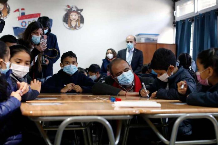 Mineduc presenta estrategia para fortalecer el aprendizaje matemático de 1° básico a 4° medio Mineduc presenta estrategia para fortalecer el aprendizaje matemático de 1° básico a 4° medio