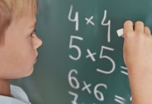 Malos resultados del Simce: El método "made in Chile" para que estudiantes nivelen y refuercen sus conocimientos en matemáticas
