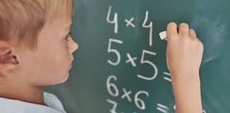 Malos resultados del Simce: El método "made in Chile" para que estudiantes nivelen y refuercen sus conocimientos en matemáticas