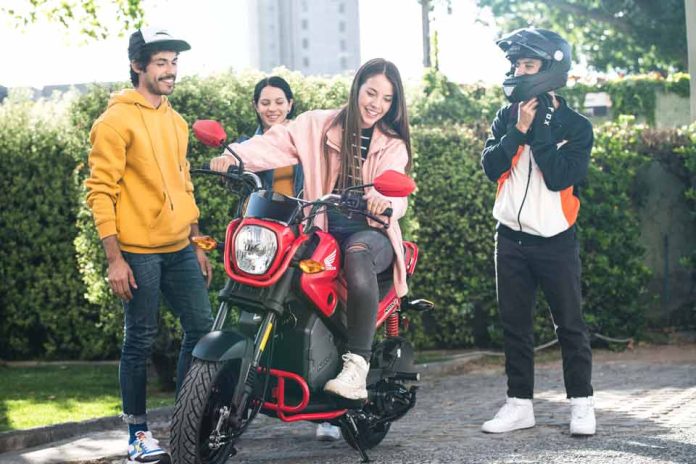 ACT colabora con CONASET lanzan campaña para promover la seguridad vial entre los jóvenes ACT colabora con CONASET lanzan campaña para promover la seguridad vial entre los jóvenes