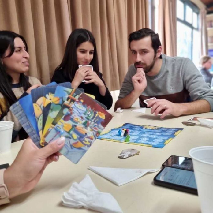 Actividad educativa para padres e hijos Colegio de Chiloé fortalece lazos de convivencia entre familias y estudiantes Actividad educativa para padres e hijos Colegio de Chiloé fortalece lazos de convivencia entre familias y estudiantes