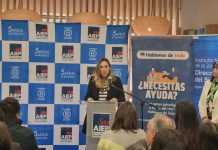 Campaña mil afiches busca difundir el chat hablemos de todo en las 25 sedes del instituto profesional AIEP