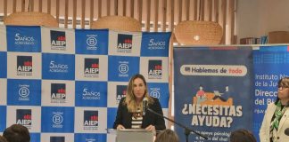 Campaña mil afiches busca difundir el chat hablemos de todo en las 25 sedes del instituto profesional AIEP