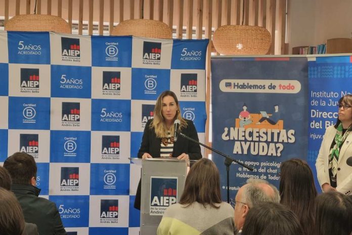 Campaña mil afiches busca difundir el chat hablemos de todo en las 25 sedes del instituto profesional AIEP