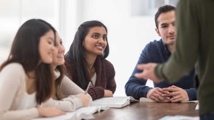 Empleadores confían en la contratación de graduados de escuelas de negocio, según estudio elaborado por GMAC Empleadores confían en la contratación de graduados de escuelas de negocio, según estudio elaborado por GMAC