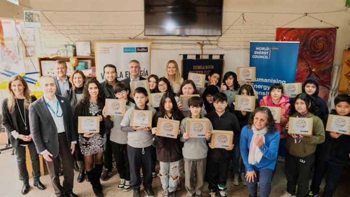 Escolares de Pudahuel aprenden de energía sustentable en programa realizado por Ingeniería UAI y WEC Chile Escolares de Pudahuel aprenden de energía sustentable en programa realizado por Ingeniería UAI y WEC Chile