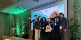 Ganaron competencia de Huawei Chile: Universitarios proponen “traducir” lenguaje de señas usando guantes con sensores y sistema bluetooth