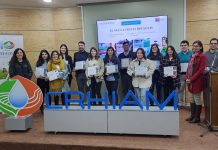 Libro El agua a través del lente capturando el ciclo del agua mediante colaboración entre CRHIAM y la Seremi de Ciencia