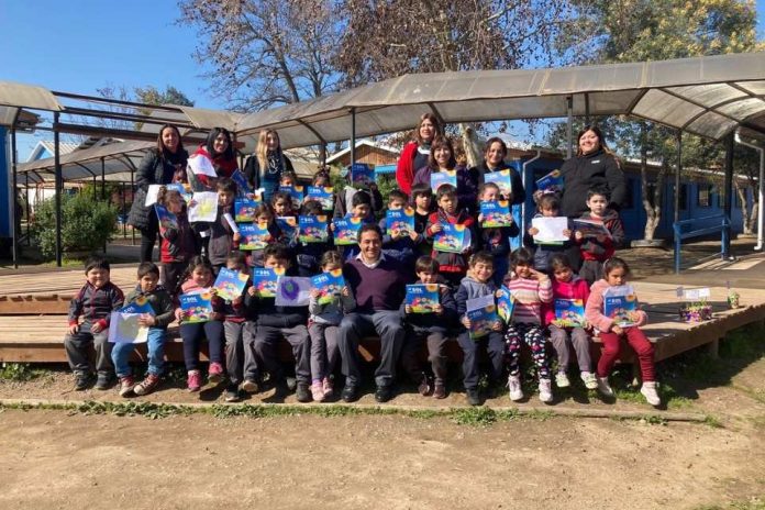SERC Chile entrega donación de libros de educación científica a Liceo Bollenar de Melipilla SERC Chile entrega donación de libros de educación científica a Liceo Bollenar de Melipilla