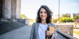 ¿Estás pensando en hacer un doctorado? Revisa estos cuatro consejos antes de elegir