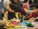 El arte textil comunitario reúne a niños, niñas, adolescentes y artesanas de Villa Mañihuales