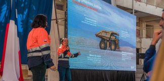 Más de dos mil estudiantes de Antofagasta participaron en charlas sobre programación y minería autónoma