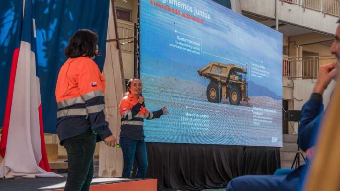 Más de dos mil estudiantes de Antofagasta participaron en charlas sobre programación y minería autónoma Más de dos mil estudiantes de Antofagasta participaron en charlas sobre programación y minería autónoma