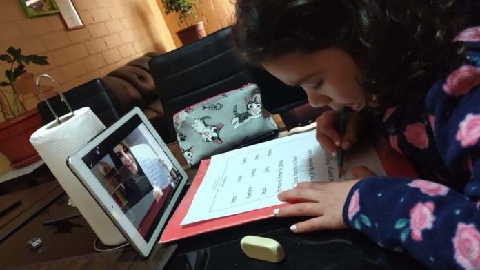 Más del 50% de los estudiantes que aún no saben leer pertenecen a 3° y 4° básico