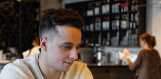 Entrega becas de inglés a matriculados en septiembre