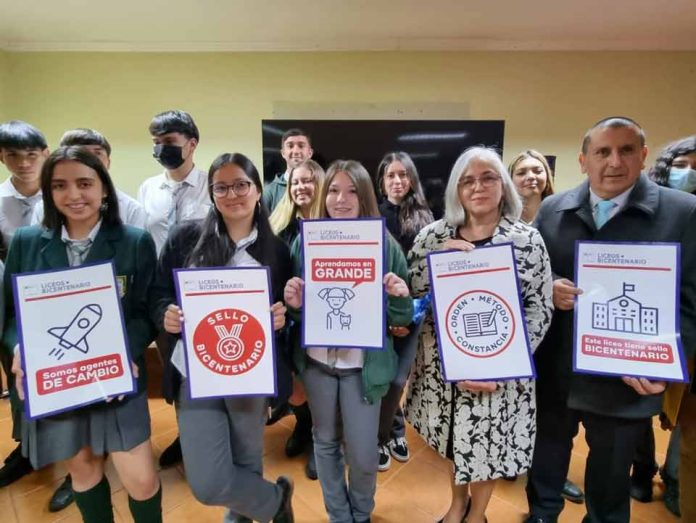 80 nuevos establecimientos se incorporarán a la red de Liceos Bicentenario 80 nuevos establecimientos se incorporarán a la red de Liceos Bicentenario
