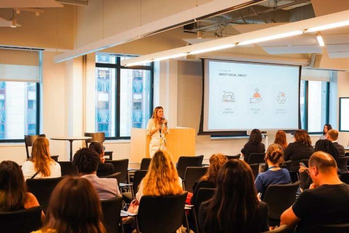 AWS Startups lanza Women's Demo Week, un nuevo evento global para impulsar a las fundadoras de startups AWS Startups lanza Women's Demo Week, un nuevo evento global para impulsar a las fundadoras de startups
