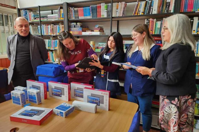 Colegio de Chiguayante se suma a la Estrategia de Transformación Digital en los procesos de aprendizajes de estudiantes Colegio de Chiguayante se suma a la Estrategia de Transformación Digital en los procesos de aprendizajes de estudiantes