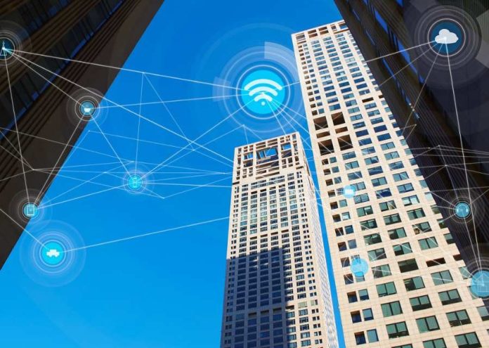 Combatiendo los riesgos climáticos con IoT y aprendizaje automático  Combatiendo los riesgos climáticos con IoT y aprendizaje automático