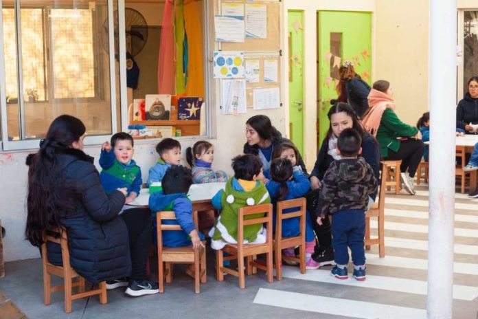 Convocado junto a 59 organizaciones de la sociedad civil Encuentro 3xi abordará la urgencia de la educación en Chile Convocado junto a 59 organizaciones de la sociedad civil: Encuentro 3xi abordará la urgencia de la educación en Chile