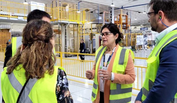 Electrolux Group abre sus puertas a estudiantes de Maipú y muestra su planta sustentable a la comunidad (1) Electrolux Group abre sus puertas a estudiantes de Maipú y muestra su planta sustentable a la comunidad