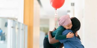 La comunidad puede elegir un proyecto ganador entre los ocho finalistas del Premio Humanizando la Salud 2023