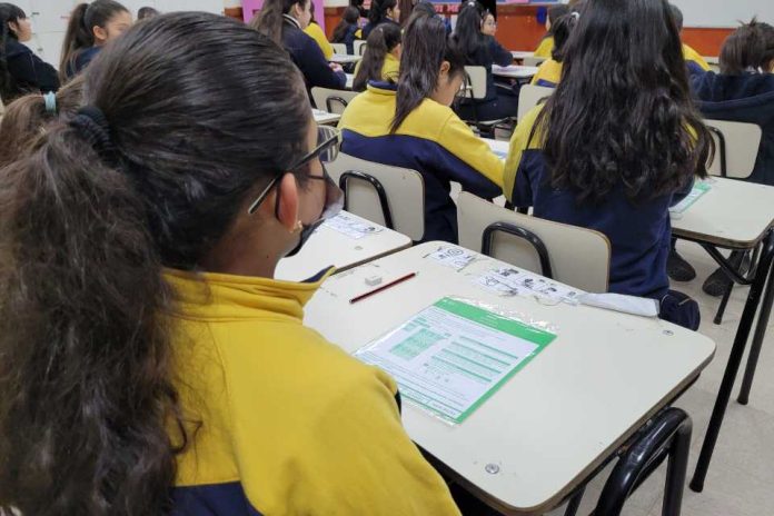 Autoridades del Mineduc supervisan el inicio de la aplicación del Simce para 4° básico en todo el país